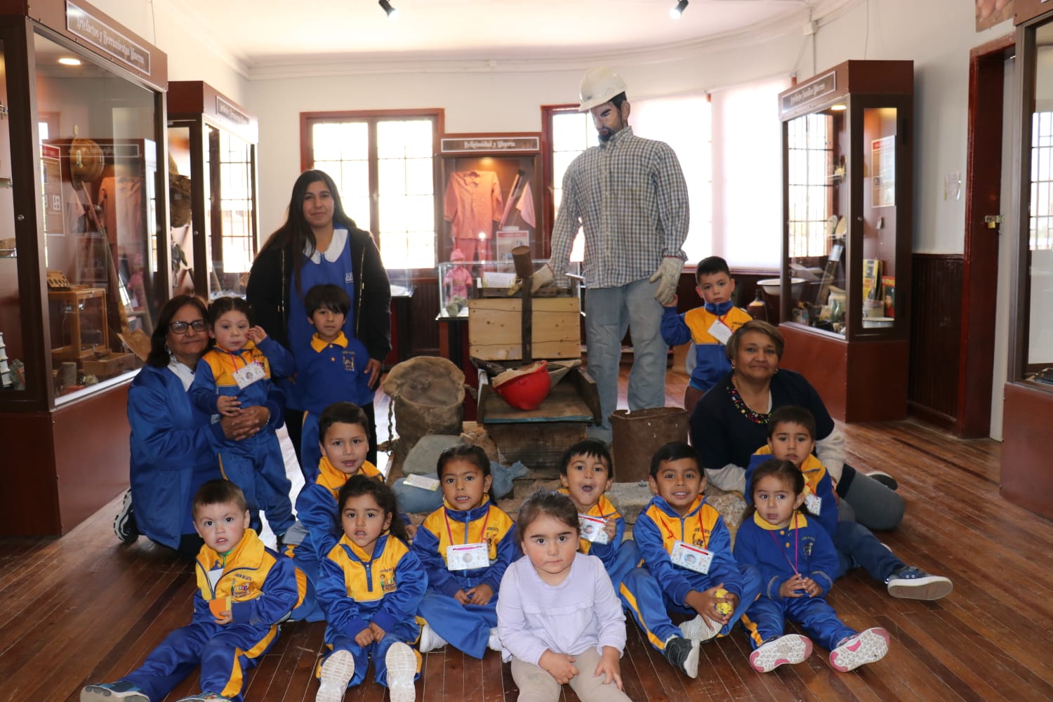 Niños y niñas del Jardín “Chispitas de Amor” recorrieron Andacollo para conocer oficios y profesiones