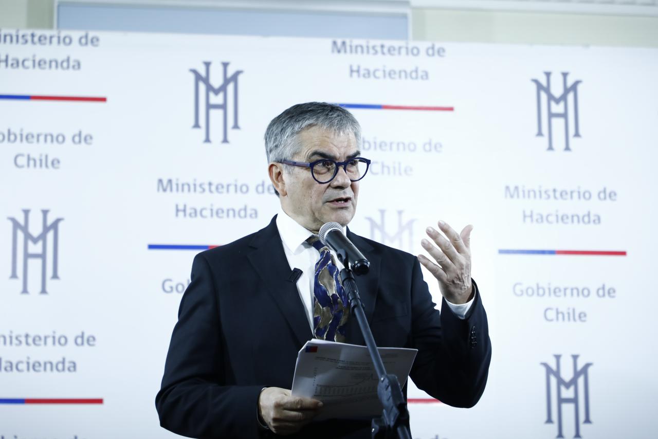 Gobierno presenta paquete de medidas para prevenir el sobrendeudamiento de las personas