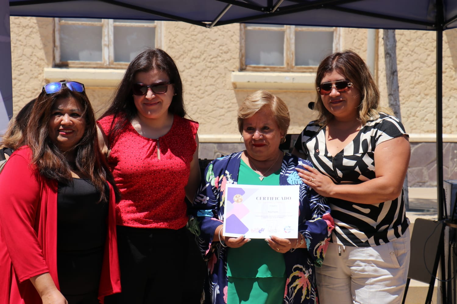 Integrantes de la Agrupación Violeta Parra de Andacollo recibieron su certificación de reconocimiento en técnica de telares