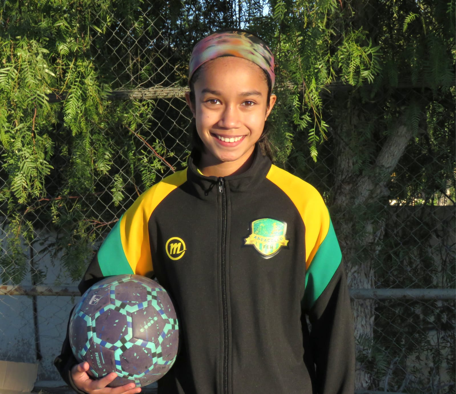“El fútbol es mi pasión”: Ashley Canales, con 12 años, se destaca en la selección femenina de Andacollo jugando en tres categorías