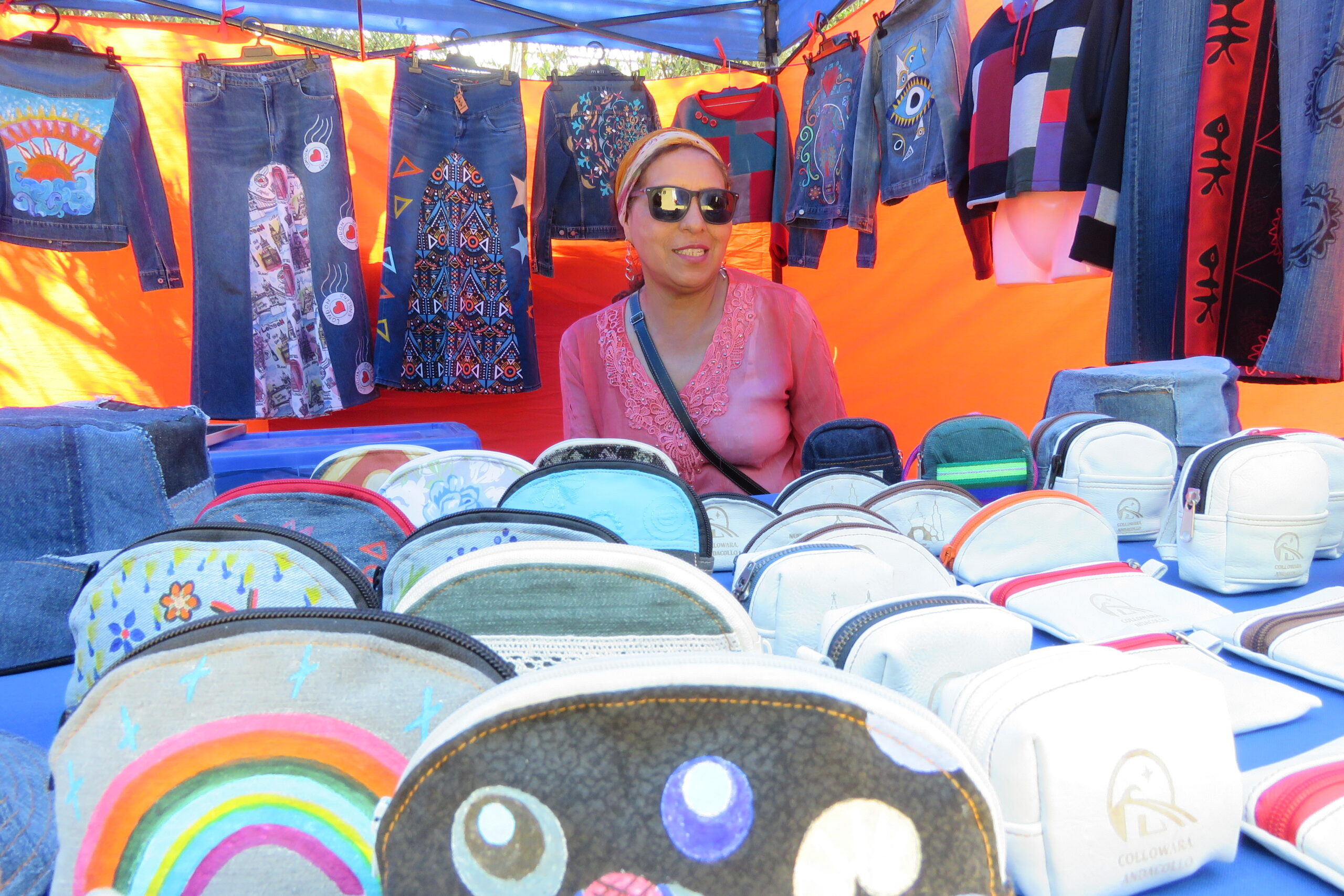 Tienda Recicla con Estilo reutiliza la mezclilla para confeccionar diversos artículos de uso personal