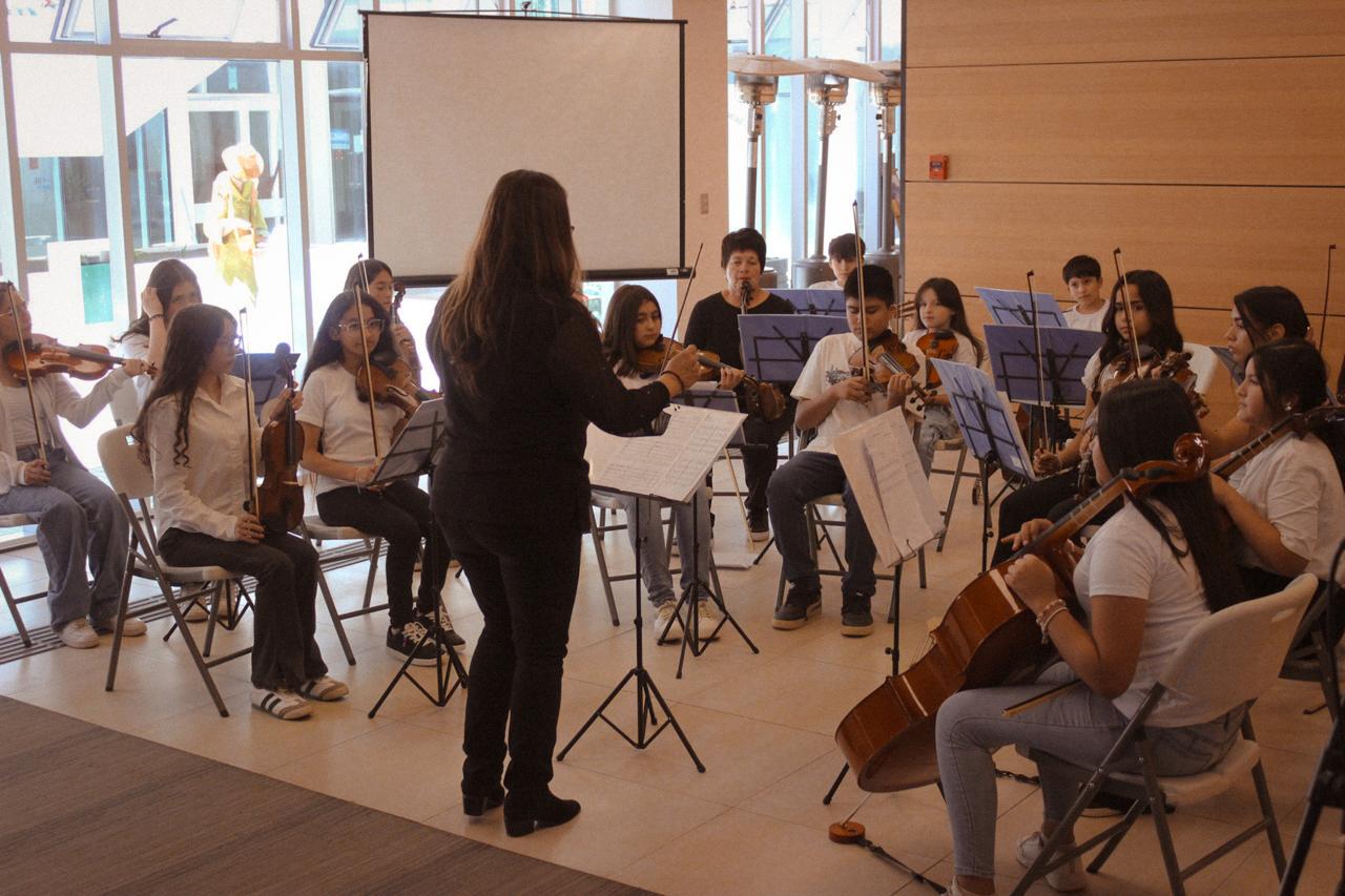 Primera orquesta municipal de niños de Andacollo se presenta en el salón auditorio municipal Osvaldo Alhucema