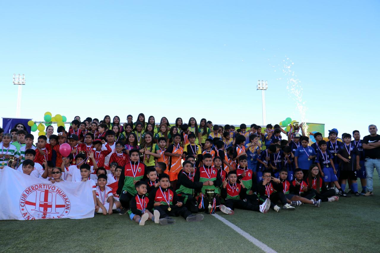 Con gran participación y a estadio lleno culminó proyecto deportivo “Campeones y Campeonas del Futuro 3”