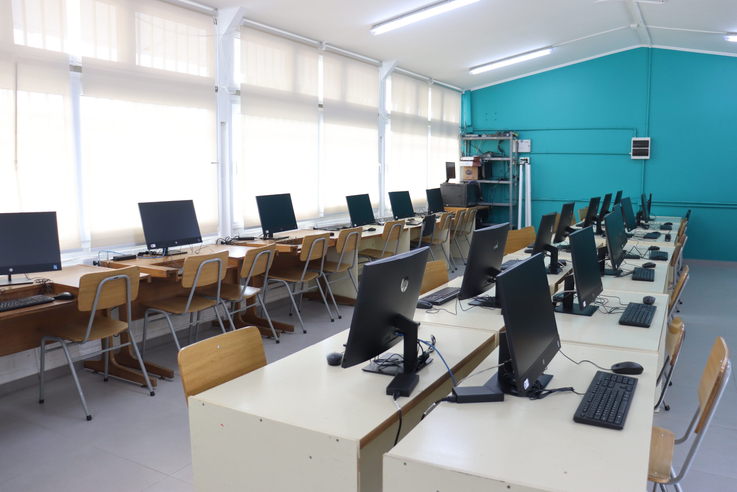 SLEP Puerto Cordillera refuerza inversión en la entrega de herramientas tecnológicas con miras al año escolar 2025 