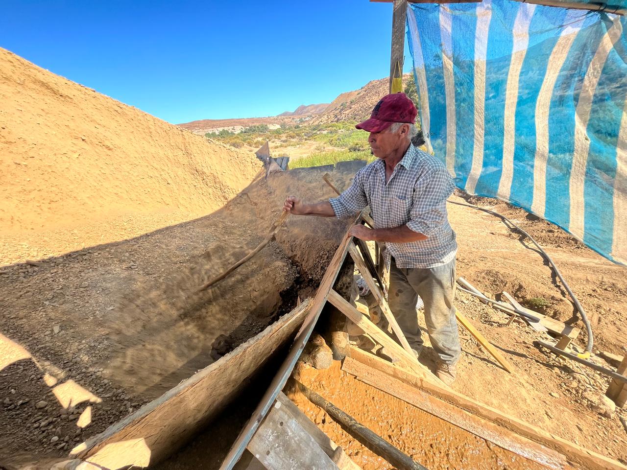 La memoria del oro: Rubén Pastén y la técnica ancestral del lavado de oro