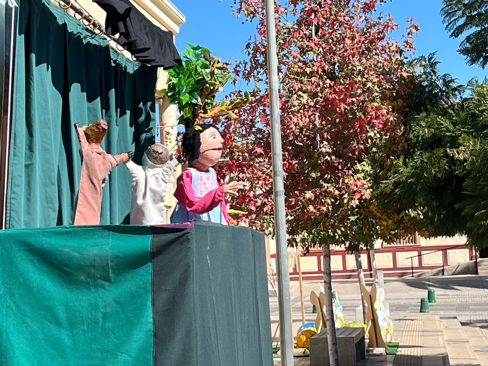 Andacollo celebra el Día del Libro con actividades culturales y una didáctica función de títeres al aire libre