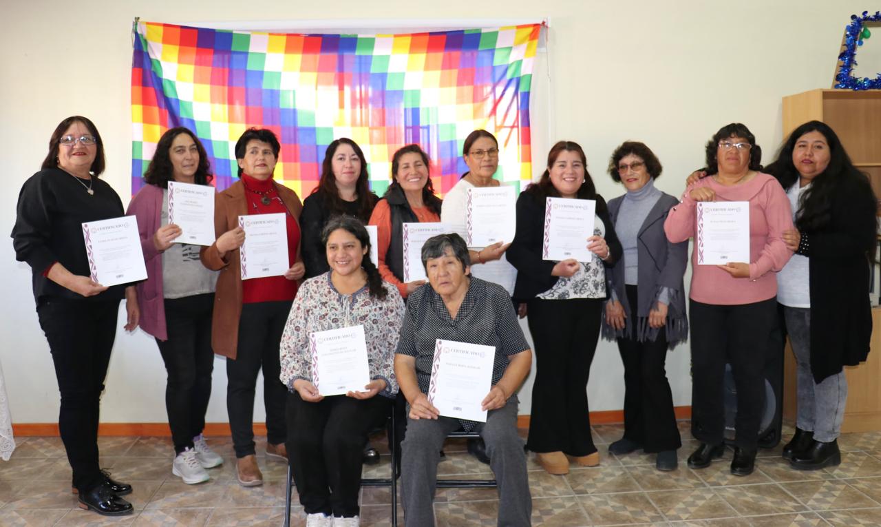 Integrantes de Agrupación indígena Cullu Anta culminaron segunda etapa de taller de telar mapuche en Andacollo