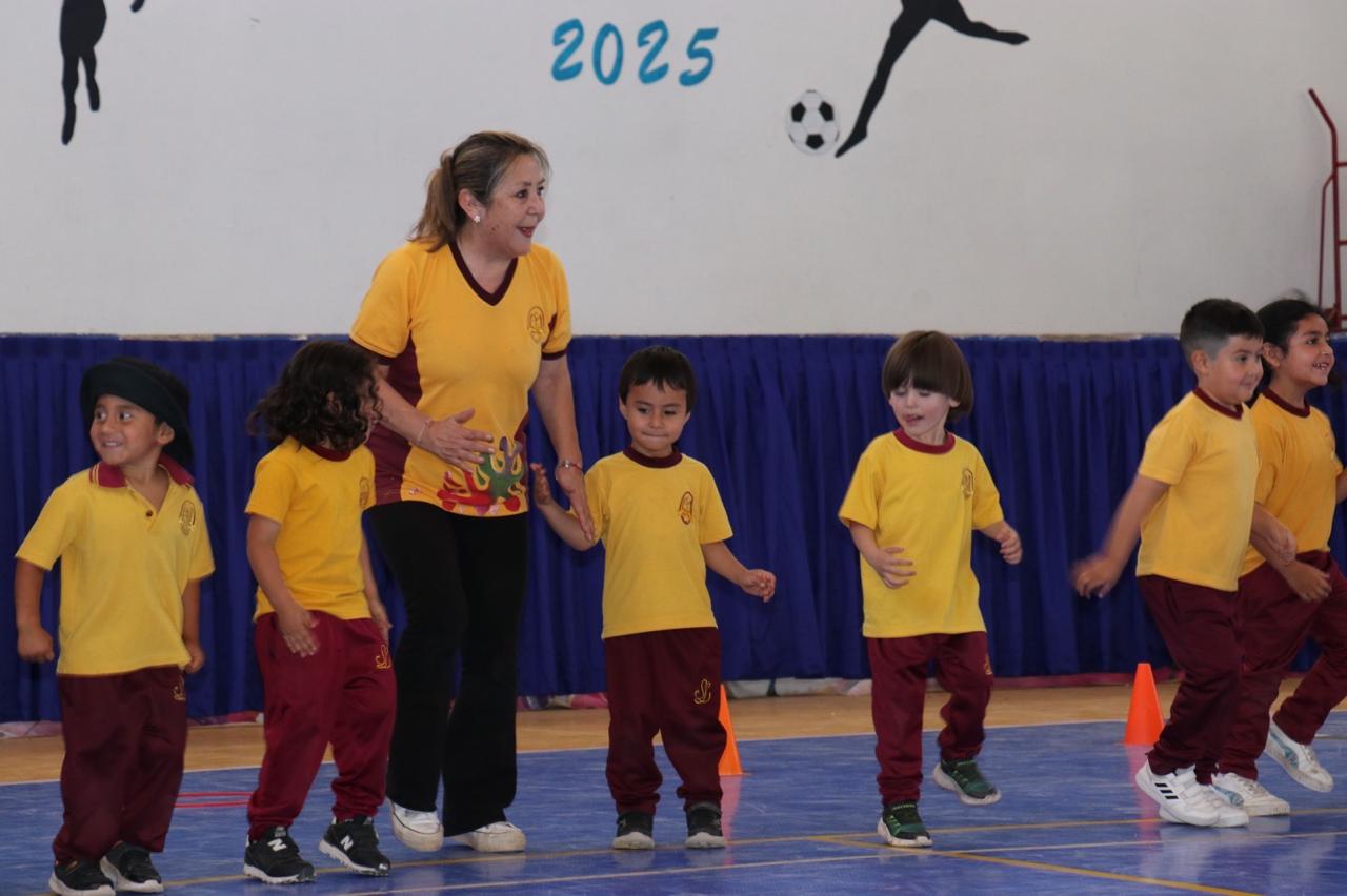 Escuela San Lorenzo de Andacollo realizó muestra deportiva anual 2025