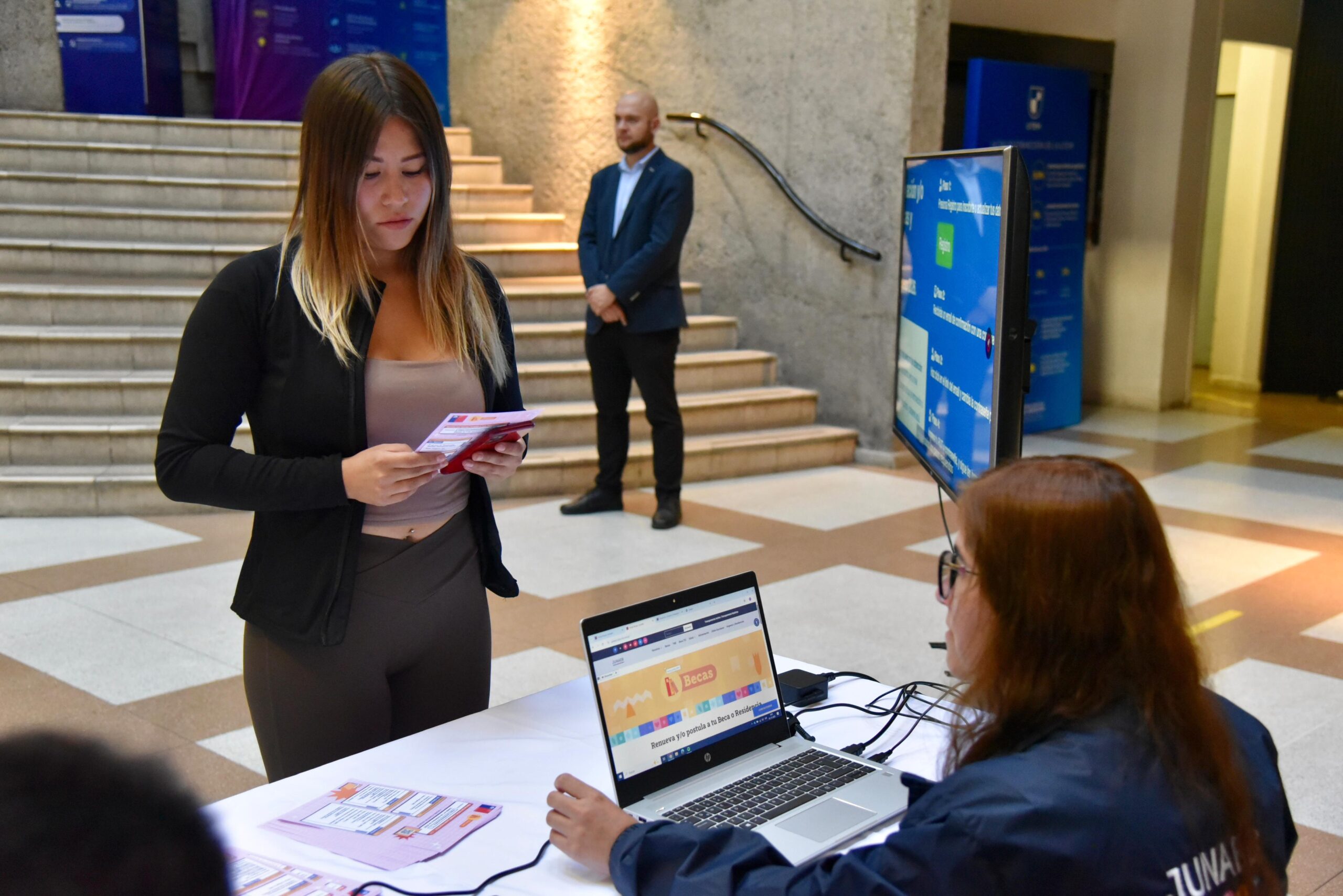 “Un portal, todas tus becas”: Junaeb abrió postulaciones y renovaciones a beneficios estudiantiles